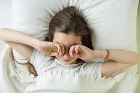 孩子频繁眨眼，这“坏毛病”咋纠正？图片