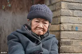 故事：梦到去世母亲说冷让我买棉衣，没当真，几天后我后悔了图片