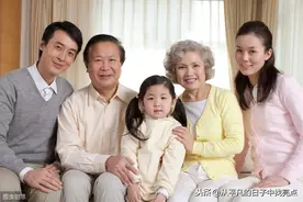 女儿尽心照顾父亲，却被视为“泼出去的水”，这对于她公平吗？图片