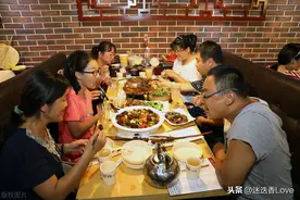 掌握这些吃饭的礼仪规矩，让你成为有修养的社会人图片