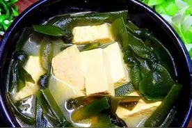 每天来一份排毒减脂的海带豆腐汤，让我们将减肥进行到底图片