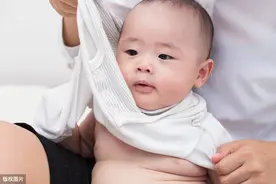 宝宝春天怎么穿衣盖被？爸妈学会这几招，孩子舒服不着凉图片