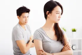 我老婆对我还可以，但是老实又有点笨，我该怎么办？图片