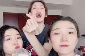 女排2将穿睡衣卖萌，3位美女合体李盈莹飞吻 魏秋月空中瑜伽惊艳图片