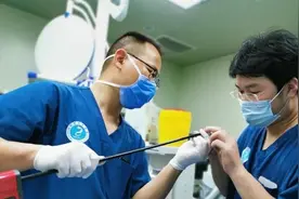 扬州首例！机器人完成胃肠外科手术图片