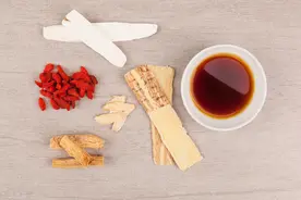 补中益气汤，主要是升提阳气的，稍微运动一下就出汗，直肠脱垂等图片
