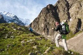 为什么说男追女隔座山？图片