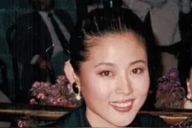 51岁陈红穿皮衣现身！年轻时走“好嫁风”，人生圆满后变阔太风图片