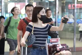 被称为“最惨前女友”，徐璐走出阴影，现身机场自信满满图片
