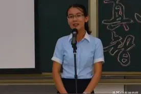 女孩以726分考入清华，在整理资料的时候，母亲说：鼻子很酸图片