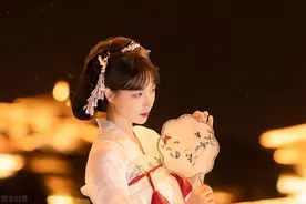 故事：他是双腿残疾的将军，她是父母双亡的千金，皇帝“绝配”图片