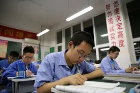 全班平均分128，被称为“最严厉”的数学老师：有3条教学原则图片