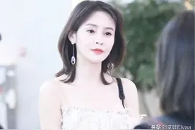 37岁于明加终于“放开”，罕见吊带裙配红唇自拍，俩娃妈真不简单图片