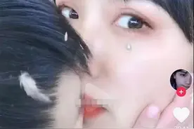 网红女教师嘴对嘴亲男孩，亲妈点赞：没有边界的爱，是一种伤害图片