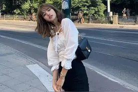 宽肩女生如何告别“强壮感”？跟Lisa这么穿，3招解锁“少女感”图片