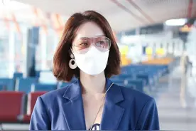 蓝盈莹有身材真任性，里边光遮块布就出街，让人看了都脸红图片
