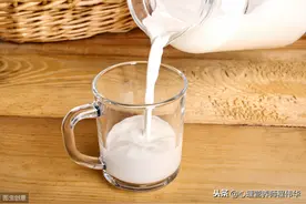 喝牛奶的人和不喝牛奶的人有什么差别？早餐不喝牛奶有替代品吗？图片
