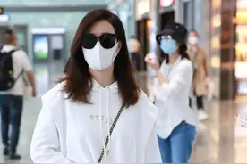 佘诗曼把自己扮成“艺术品”，到中年不服老，一出场就比别人高级图片