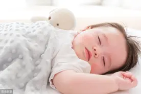 婴儿安全睡眠知识非常重要，这两个悲剧，告诉你该怎么做图片