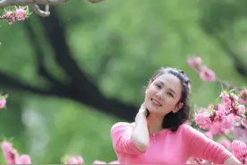 程莉莎身材真好，穿裹身装也不见哪有赘肉，这曲线小姑娘也挺羡慕图片