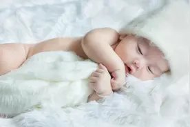 故事：亲戚结婚5年没娃，我好心把儿子送养，没想这事害我倒大霉图片