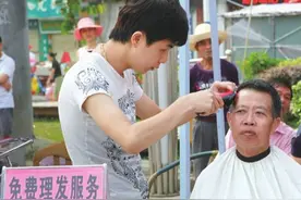 西安高新这些公园设立爱心理发点，一次理发5-8元，现招募理发师图片