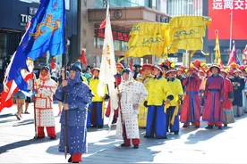 清朝的皇宫侍卫有多吃香？三等侍卫干一年，26岁就能成军机大臣图片