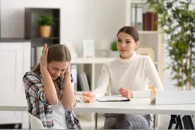 才13岁的表妹谈了3次恋爱了，为什么会早恋，只因父母经常这样做图片