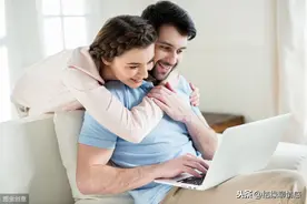 孩子办满月酒席，婆婆拿走所有礼金，说“这些钱还是由我来保管”图片