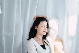 男人真正无法抗拒的，是“猫”一样的女人图片