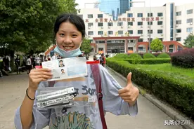 18岁留守女孩一个人参加高考，想报上海的大学，距打工父母近一点图片