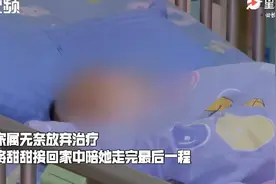 刚满月女婴在妈妈外婆监护下游泳，脖圈惹祸不幸身亡图片