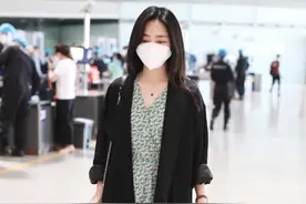 呀~我们可爱的谭松韵长成大姑娘了！机场街拍轻熟有气质图片