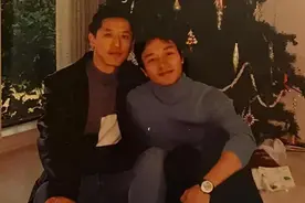 61岁唐鹤德曝新恋情？深夜晒天上明月回应，配文高情商力破传闻图片
