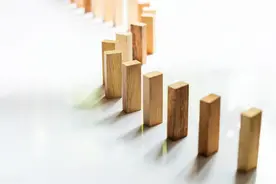多米诺骨牌效应 | 人生卓越的秘密图片