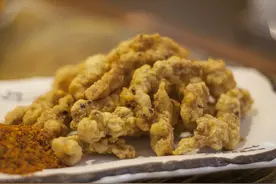 炸酥肉怎么做才酥脆？调制的脆浆是关键，这样做放两小时都不会软图片