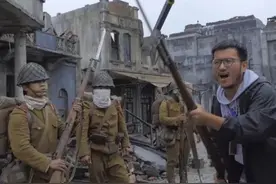 《八佰》日文副导演：月入十万生意不做，每月5000块跟剧组图片