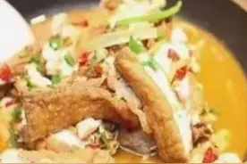 家常菜的分享：五花肉焖豆腐，清蒸金针菇，糯米蒸油豆腐图片
