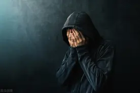 压力沉重别硬扛，男儿有泪哭出来图片