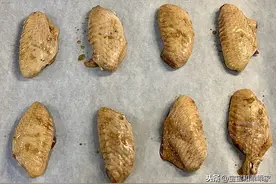 做蒜香烤鸡翅，腌制是关键图片