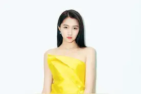 淡黄的长裙蓬松的头发，关晓彤杨幂等十位当红明星黄色裙装比美图片
