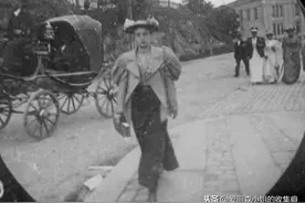 19岁学生将间谍相机藏在衣服中，1890年代的秘密街拍图片
