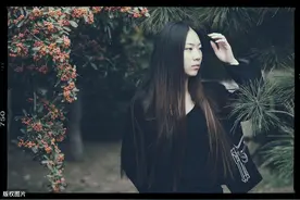 故事：买回漂亮裙子我迫不及待试穿，翻看标签后我吓得连忙烧掉图片