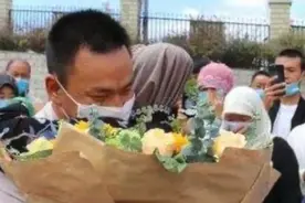 男子3岁被拐25年后找到亲生父母：很狗血 听说自己是被抱养的感觉天塌了图片