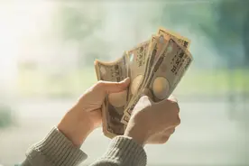 深藏不露的富人，会做这3个低层次行为“扮猪吃老虎”，难怪有钱图片