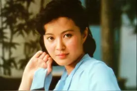 方舒含泪与白发母亲和解，两个女儿撑起她的晚年图片