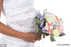 恋爱期间怀孕不能奉子成婚，独自生下小孩的该由谁抚养？图片