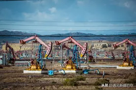 环疆之旅：北纬45.6°黄金线上的石油现代化都市克拉玛依图片