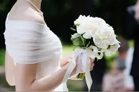 故事：我相貌平平，男神偏相中我，装修婚房时我发现他秘密图片