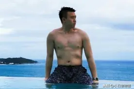 英达21岁小儿子近照曝光，小小年纪已年入百万，身材健硕阳光帅气图片
